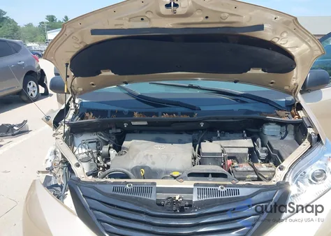 2013 Toyota Sienna L V6 7 Passenger z USA, uszkodzony, nr VIN 5TDZK3DC3DS321573